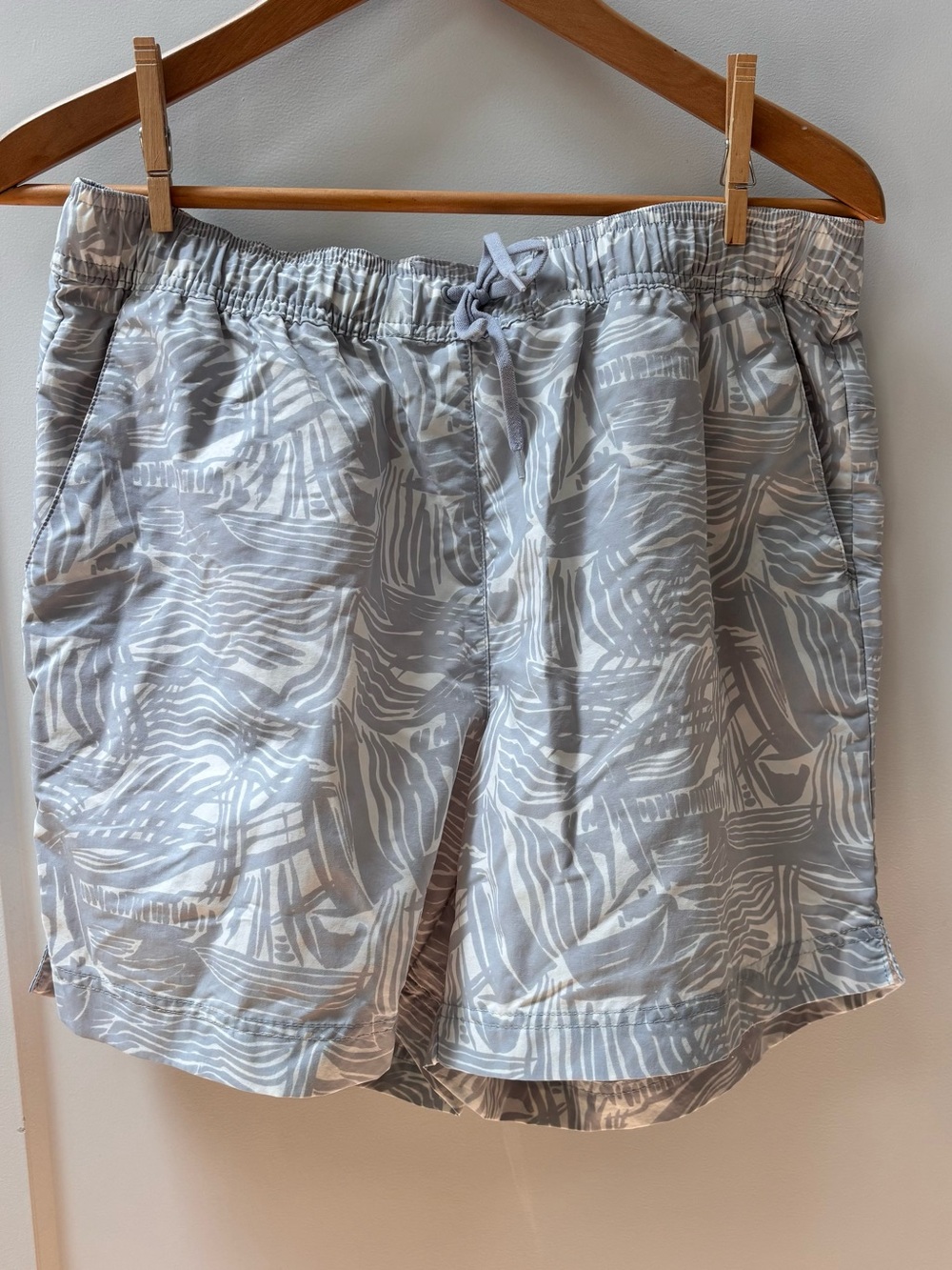 Women's Light Gray Printed Athletic Shorts with Elastic Waist